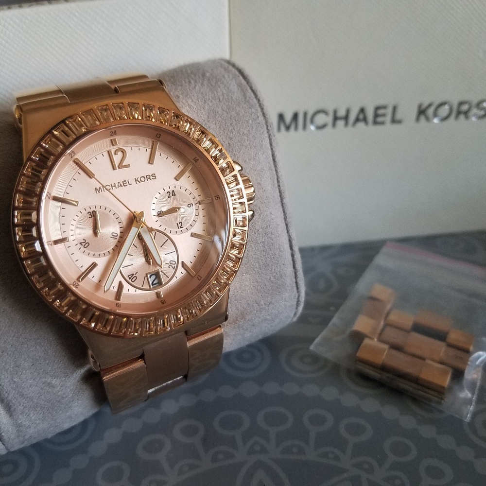 Like new! Michael Kors rose gold chronograph watch